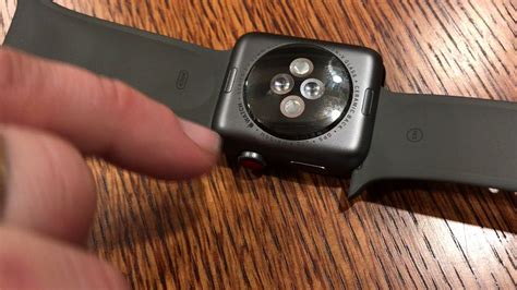 how to remove apple watch band that is stuck